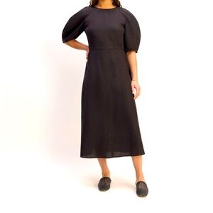 Everlane linen puff sleeved scoop midi dress. Black. Size 4.